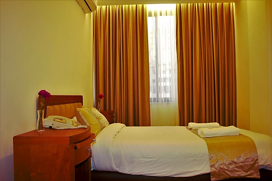 New MerryLand Hotel