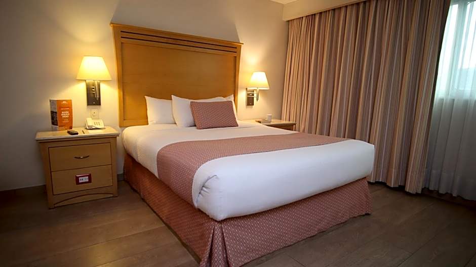 Foto 1 di 5 di 1 Queen Bed