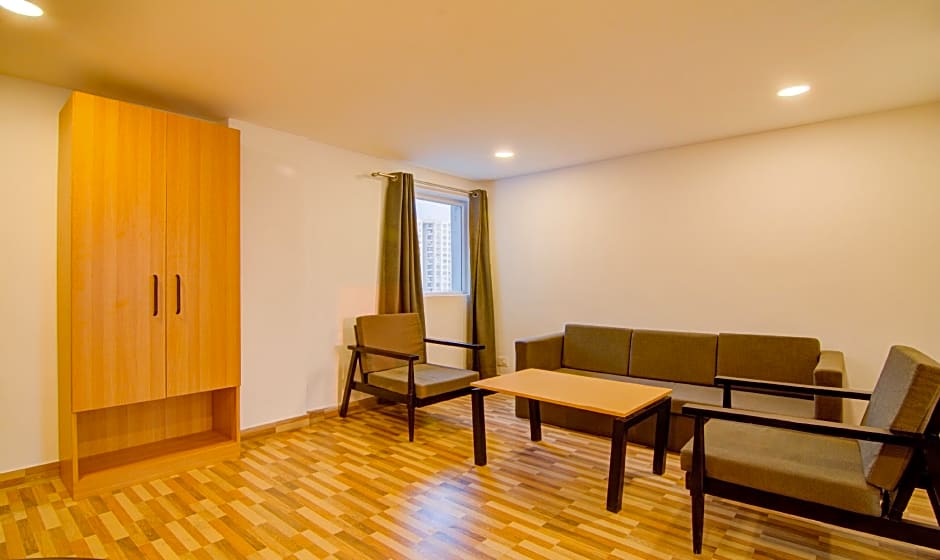 Treebo Trend Apple Tree Express