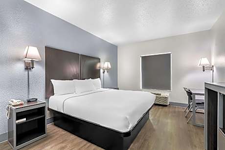 1 King Bed Efficiency Nonsmoking Accessible