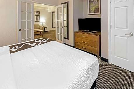 One-Bedroom King Suite - Non-Smoking