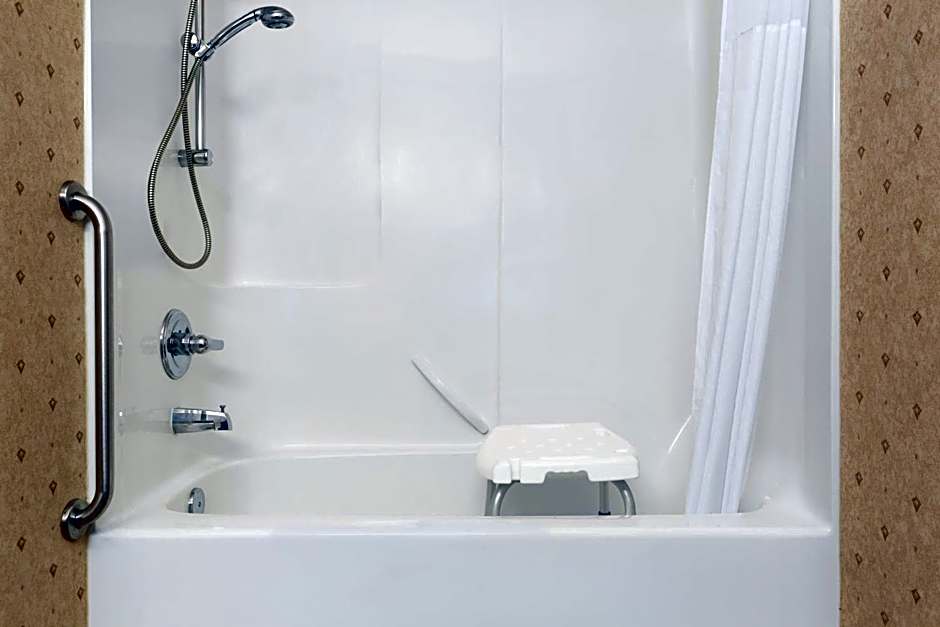 Days Inn & Suites by Wyndham Brooks