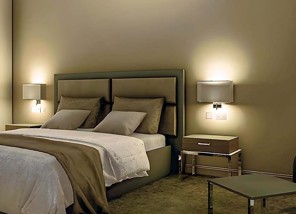 Gloria Hotel & Suites