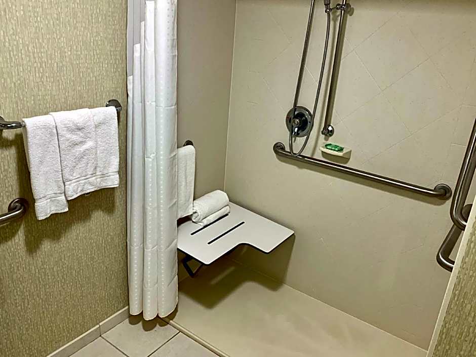 Holiday Inn & Suites Virginia Beach - North Beach By IHG