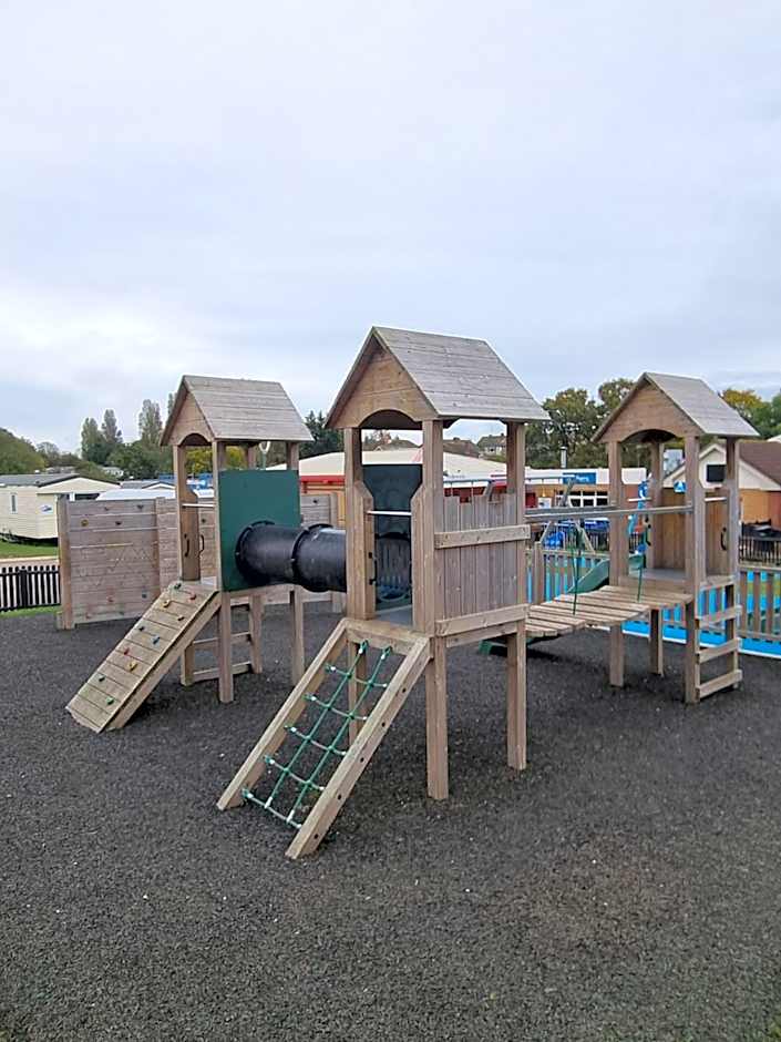 Modern Family Caravan with WiFi at Valley Farm, Clacton-on-Sea