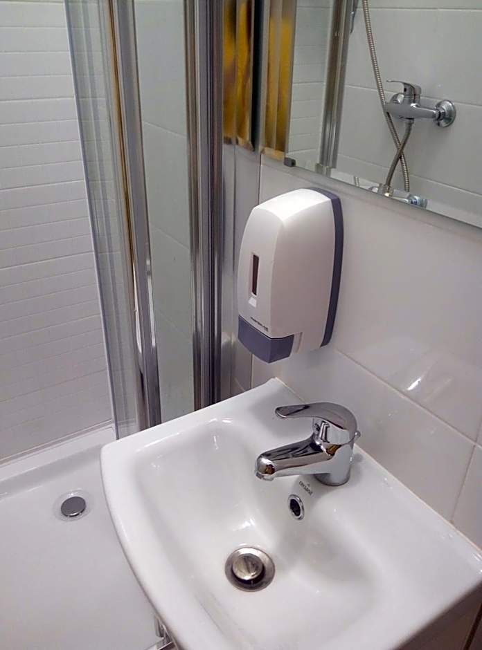 Lorf Hostel&Apartments