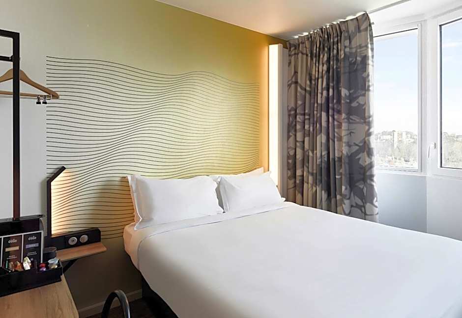 B&B HOTEL Massy Gare TGV