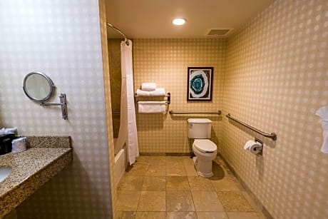 2 Queen Mobility Accessible W/Bathtub