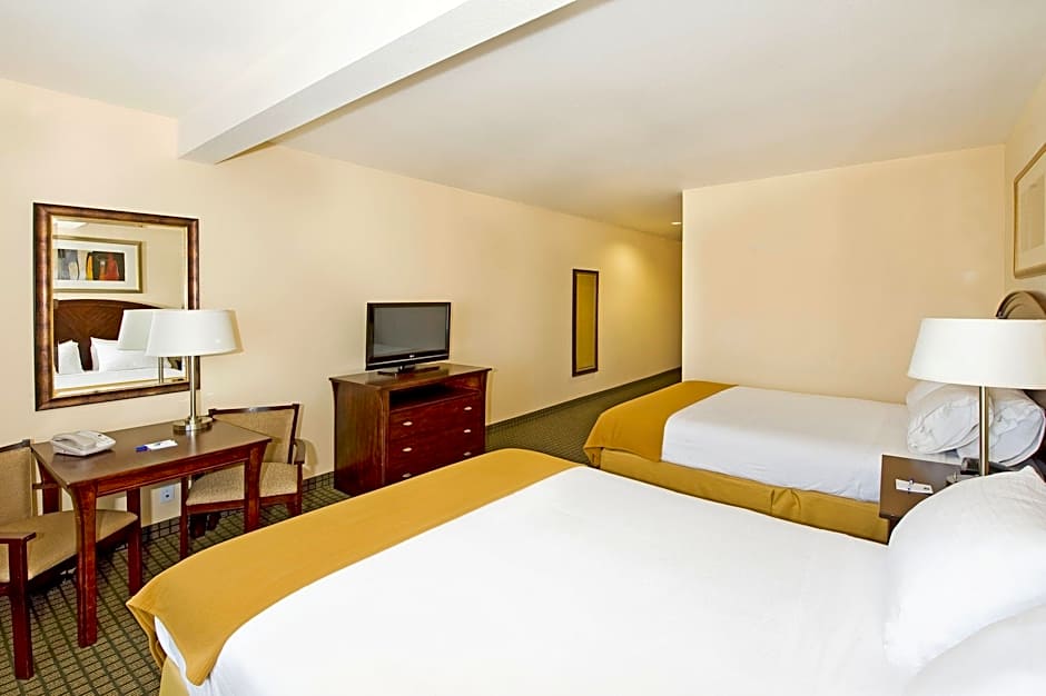 Holiday Inn Express & Suites Willcox By IHG