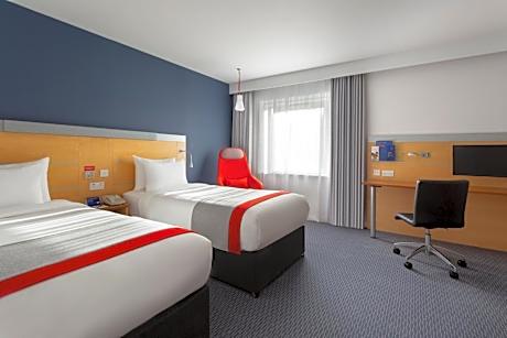 Standard Twin Room with Free Hot Breakfast - Accessible