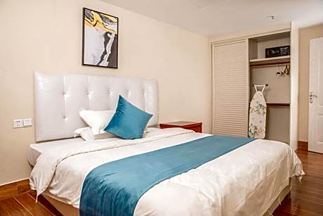 Three-Bedroom Apartment (include airport pick up service)