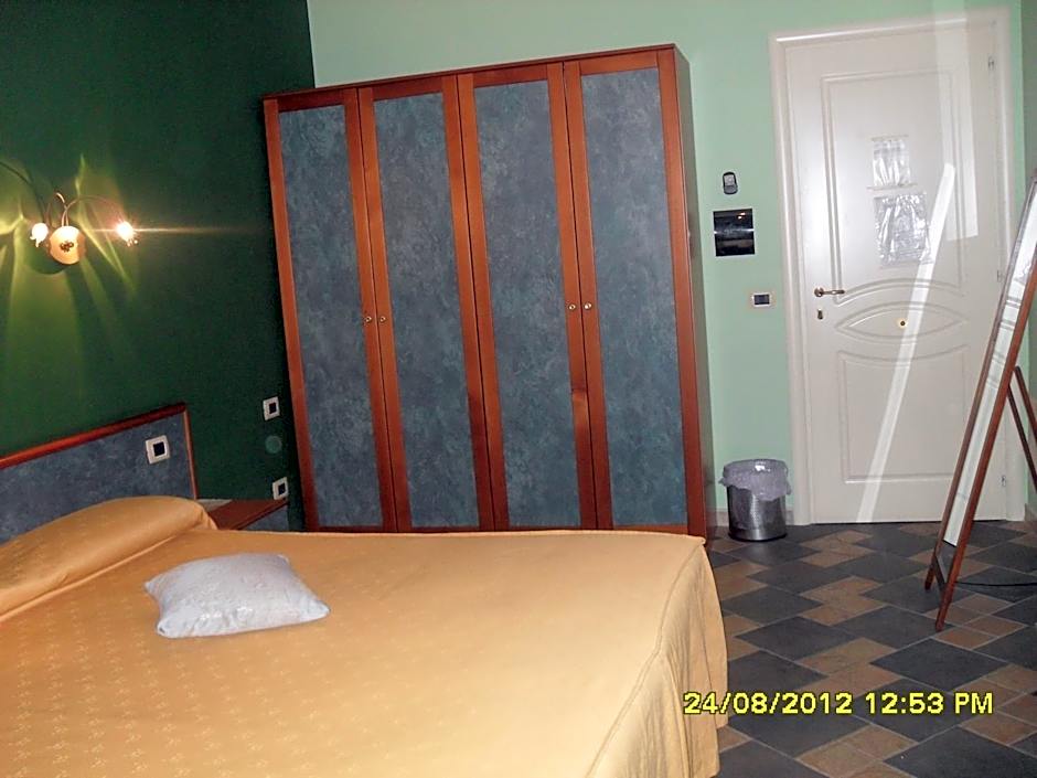 Photo 1 of 6 of Triple Room
