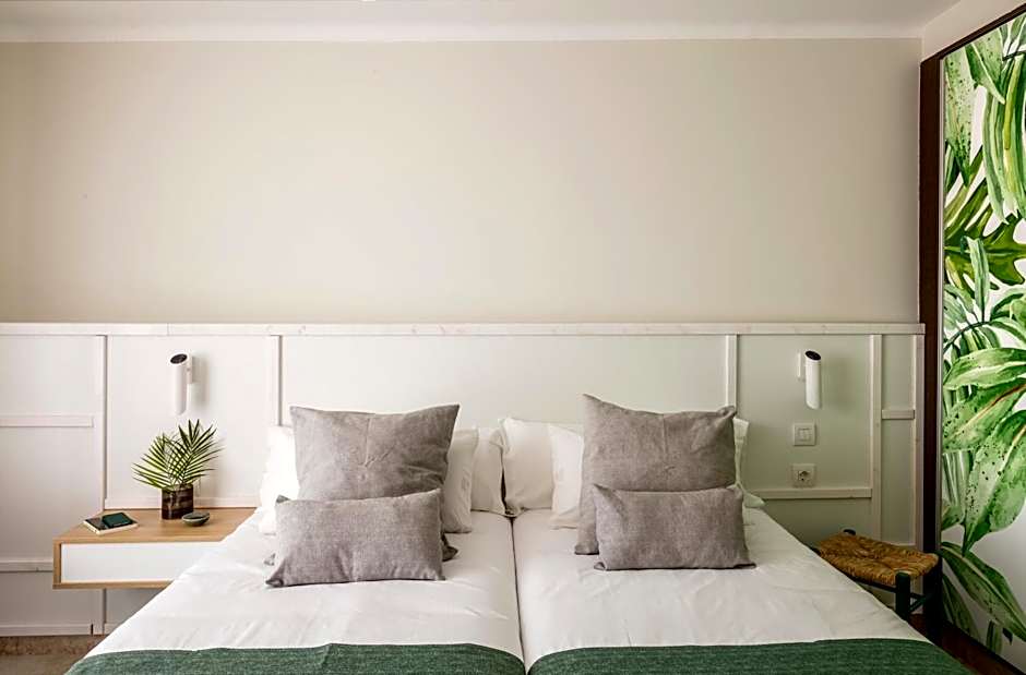 Aqua Hotel Bertran Park