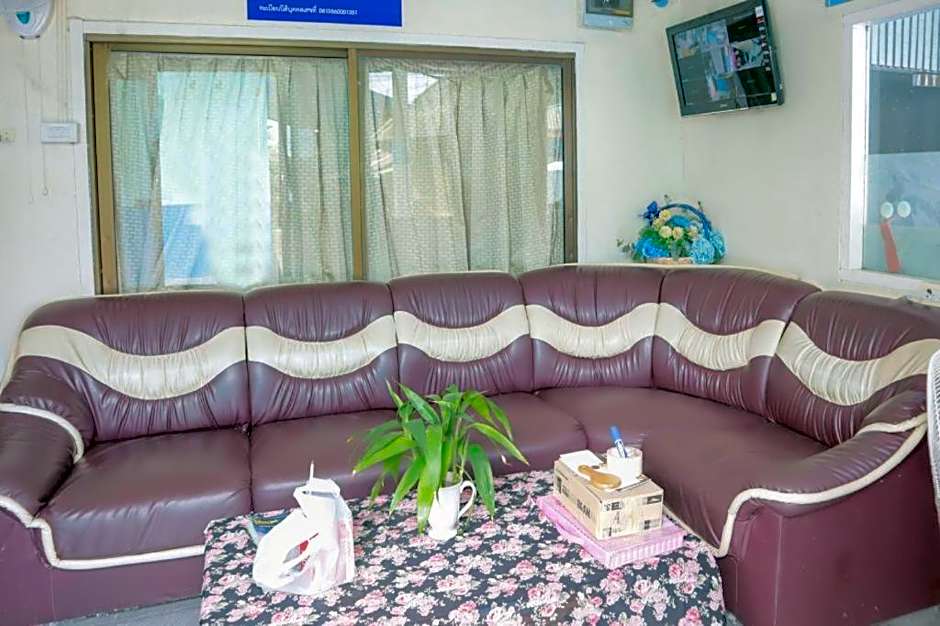OYO 681 Paradise Hotel
