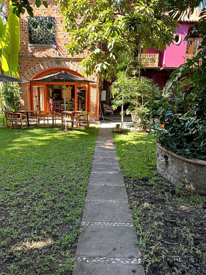 ETNICO LOCAL HOUSE