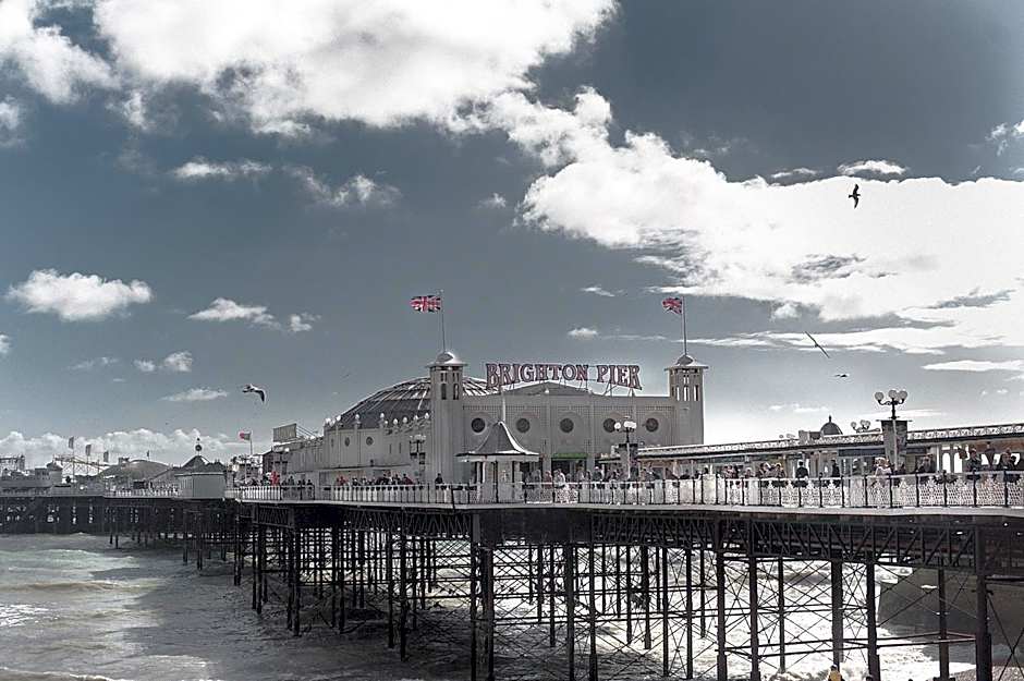 The Greenwich Rooms - Burger & Bird Bar & Restaurant