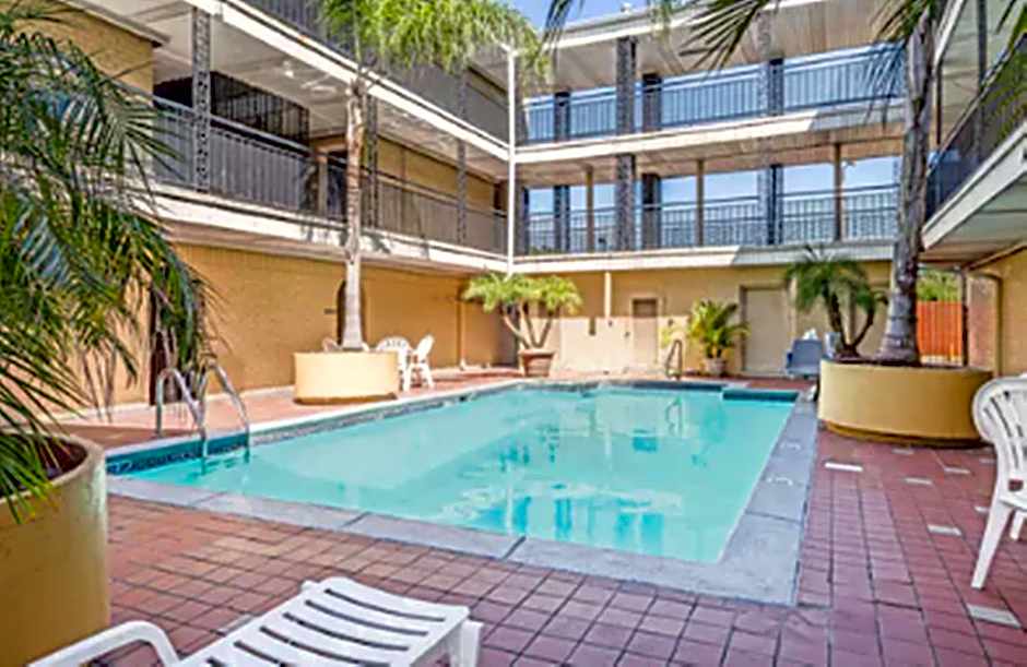 Super 8 by Wyndham New Orleans
