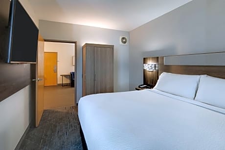 1 Bedroom Suite 1 King