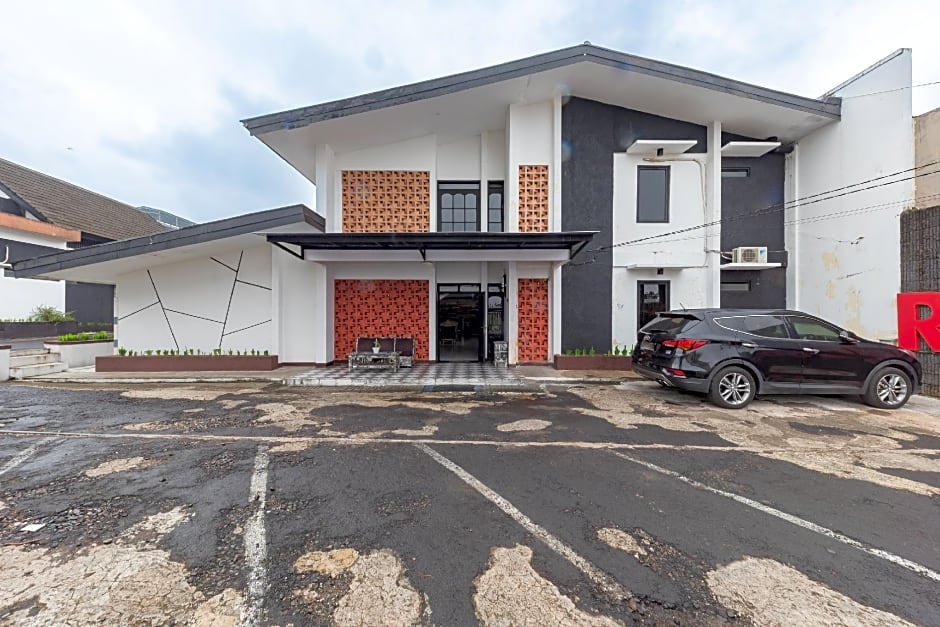 RedDoorz near Taman Kota Lapang Merdeka Sukabumi