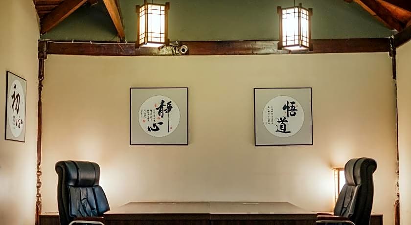 Yushili Hotel & Restaurant