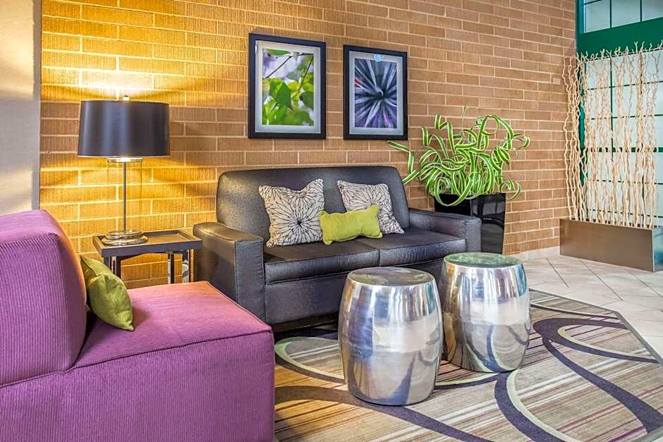 La Quinta Inn & Suites by Wyndham Oshkosh