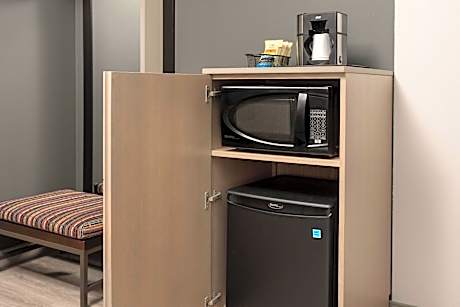 Studio King Suite - Accessible/Non-Smoking