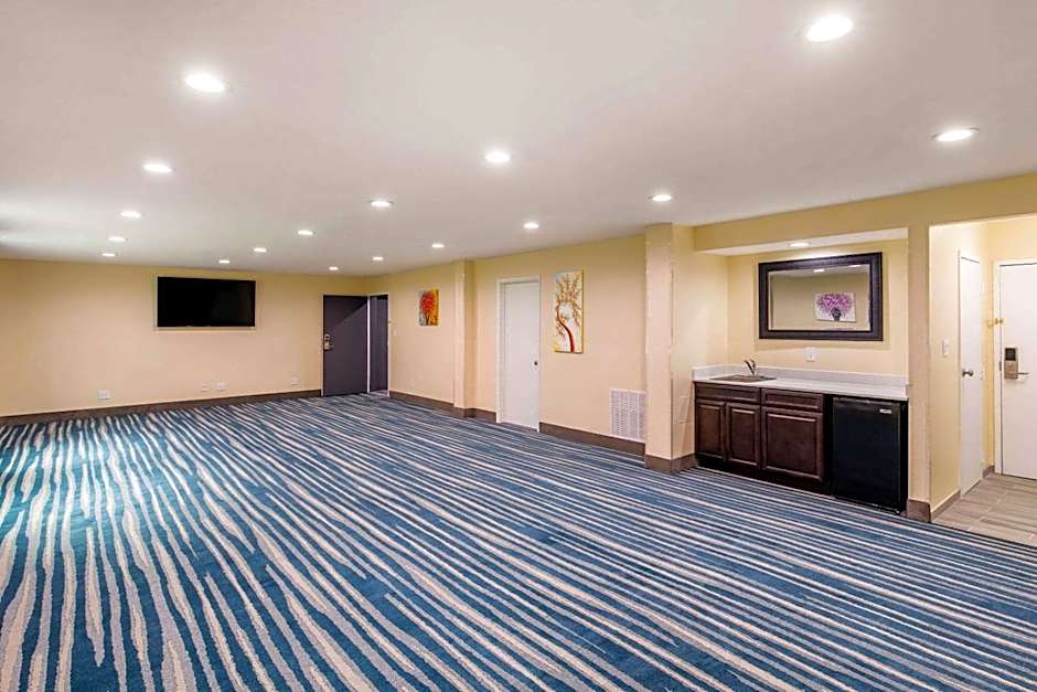 Quality Inn & Suites Plano