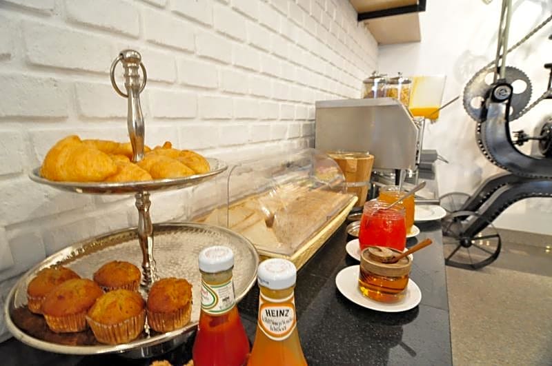 Forty Winks Phuket Hotel