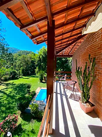 Queen Suite with Pool View