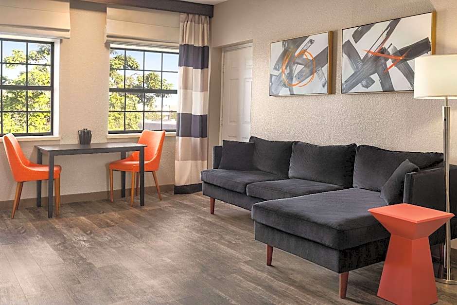 Ramada by Wyndham Albuquerque Airport