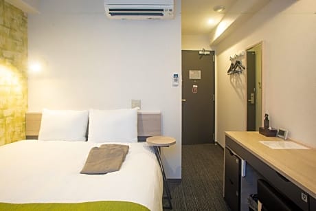 Room with Queen Bed