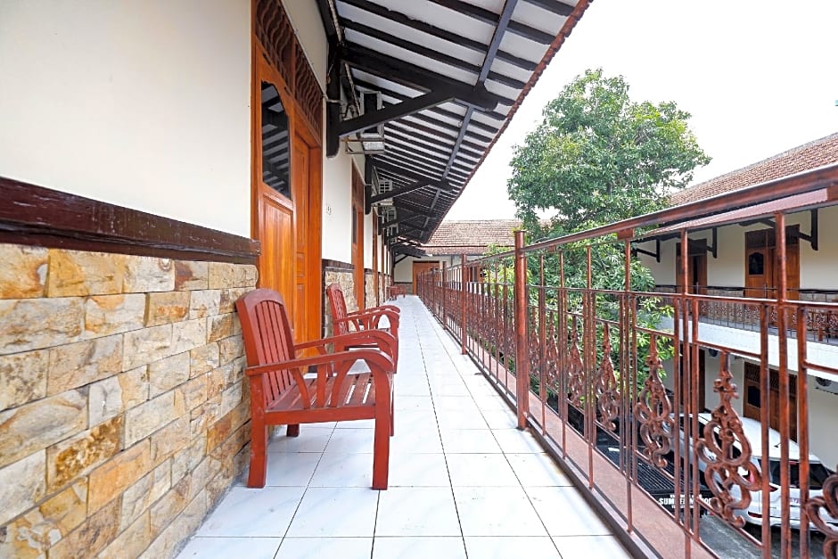 SPOT ON 2011 Hotel Mekar Sari