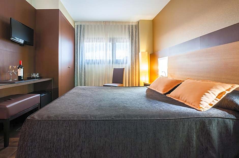 Photo 1 of 1 of 1 Double Bed