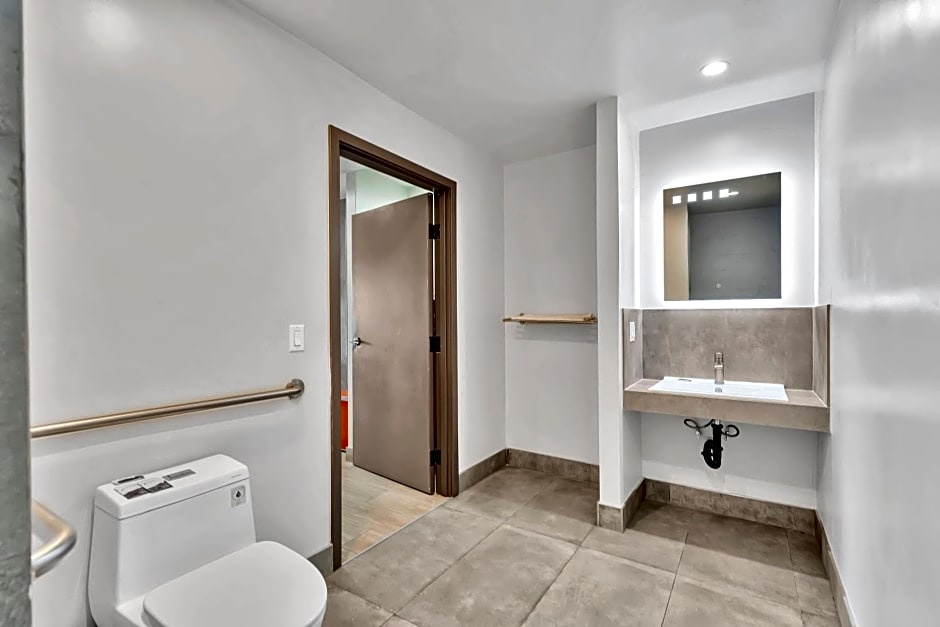 Exclusivo Inn and Suites