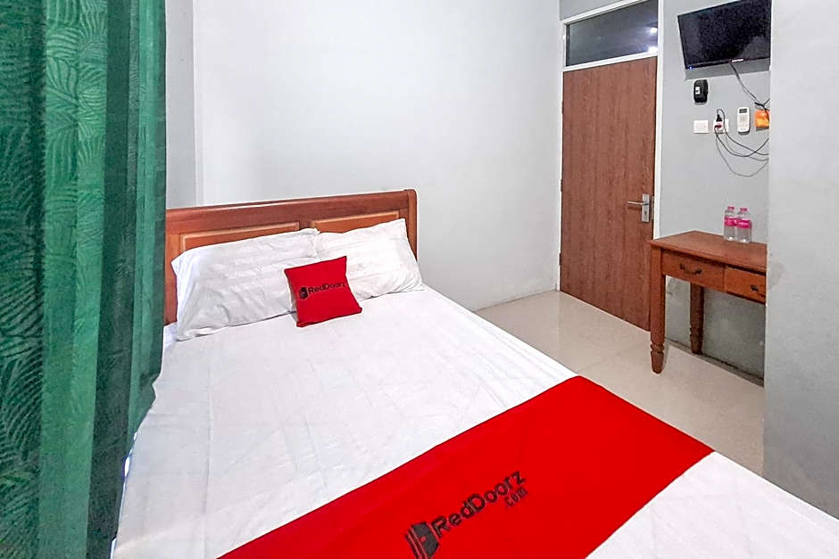 RedDoorz Syariah at Fariza Guesthouse Kendal
