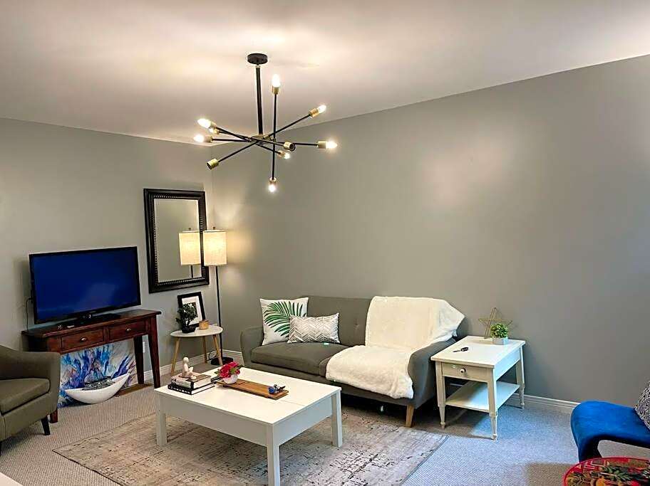 Superb Spacious Loft Old Toronto near Distillery District