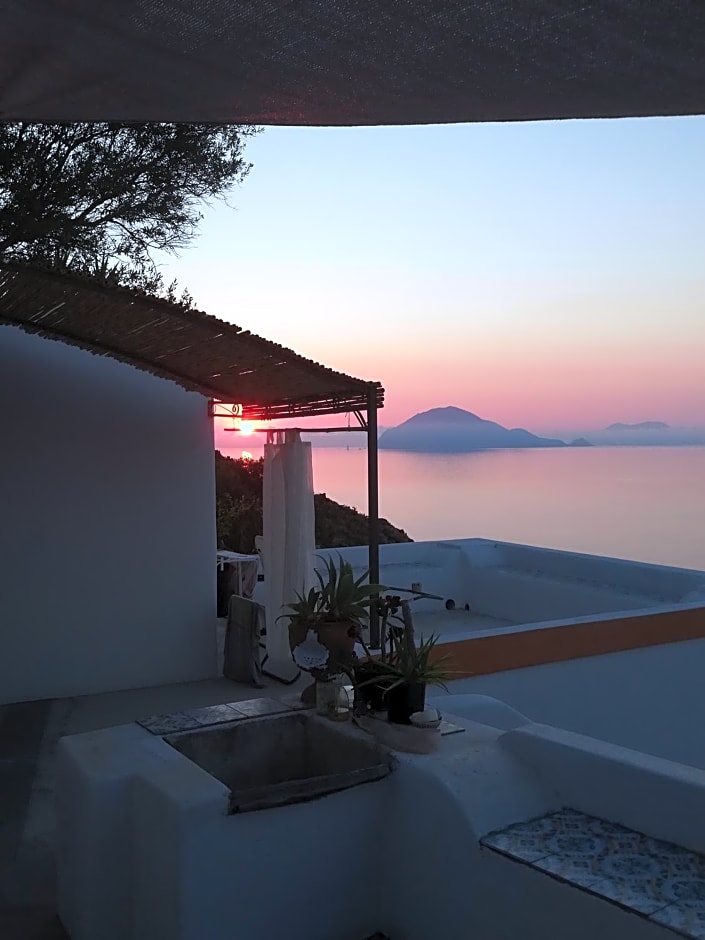 Alicudi Giardino dei Carrubi- al gradino 365