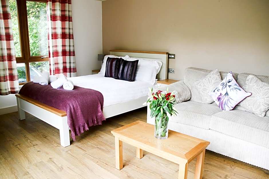 Herons Lake Retreat Hot Tub Lodges