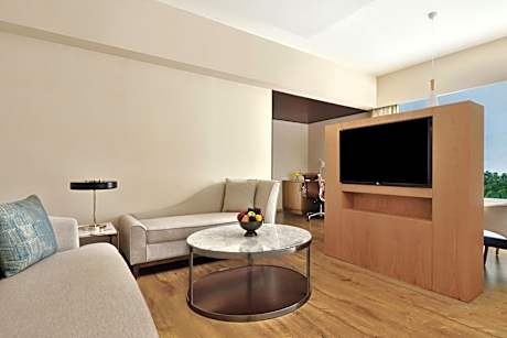 King Suite - Happy hours with 1+1 on select outlets from 12PM to 5PM