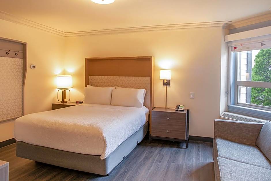 Holiday Inn Victoria - Elk Lake by IHG