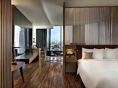 SO King Studio Room with Skyline City View and Club Signature Benefits