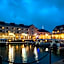 Harbor House Hotel and Marina at Pier 21