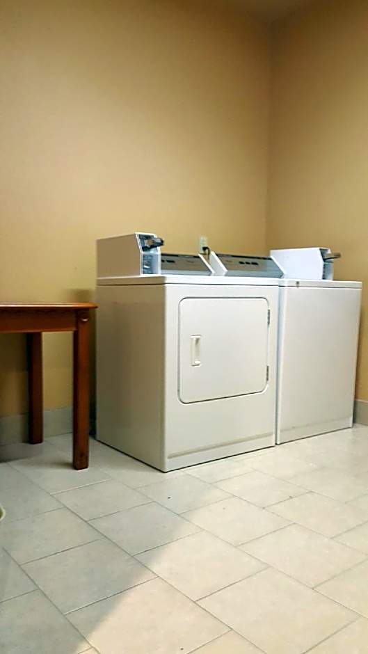 Days Inn & Suites by Wyndham McAlester