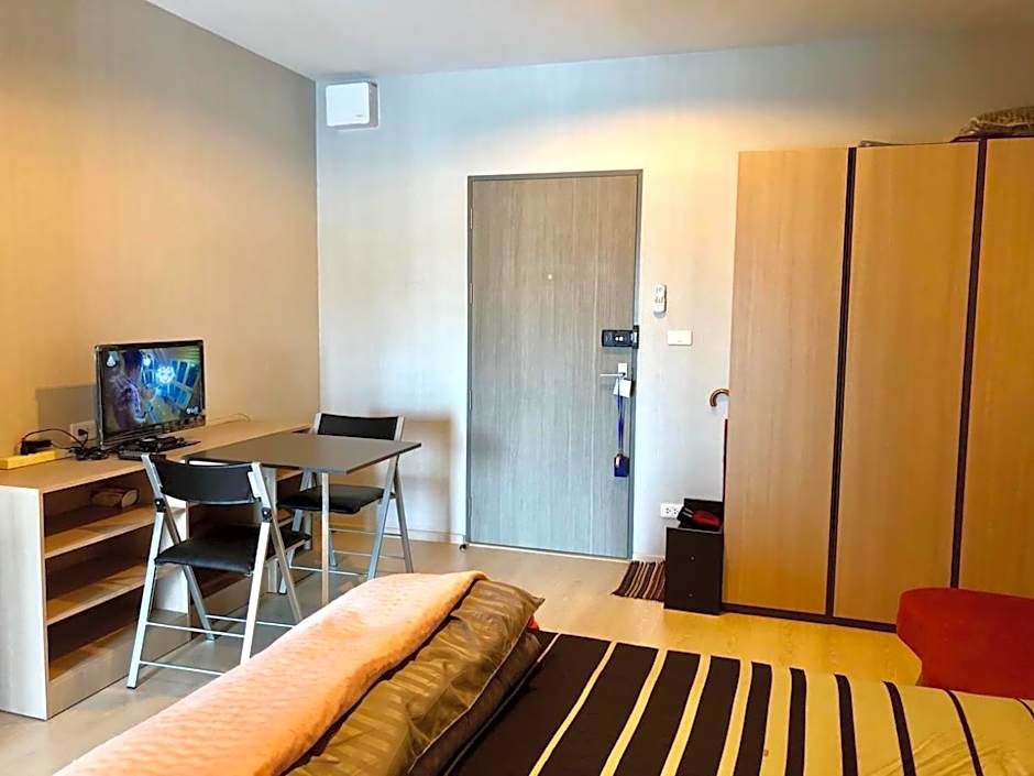 New condominium on Sukhumvit Road "Pu Chao" Bts station