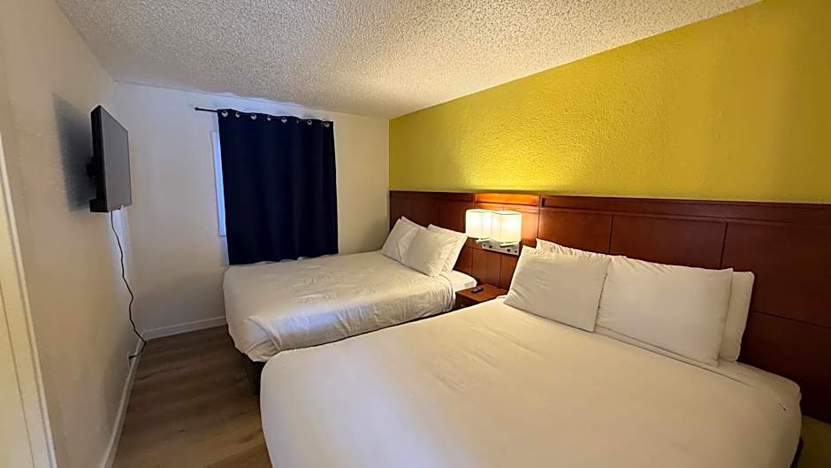 Lakeshore Inn Water Front