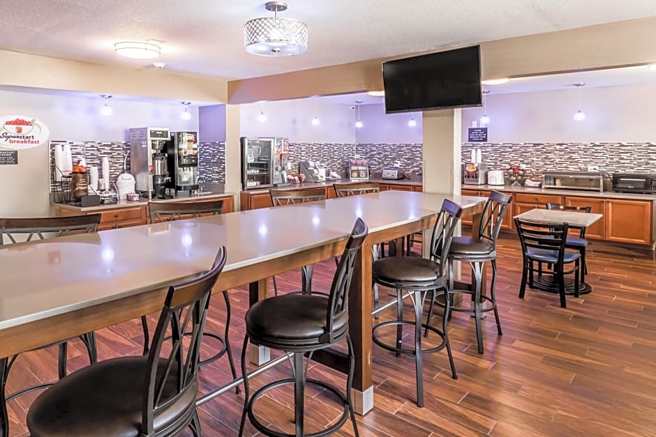 Super 8 by Wyndham Iowa City/Coralville