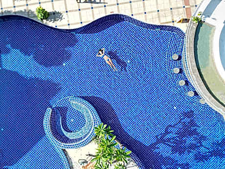 Phuket Leelavadee Hua Ting Resort
