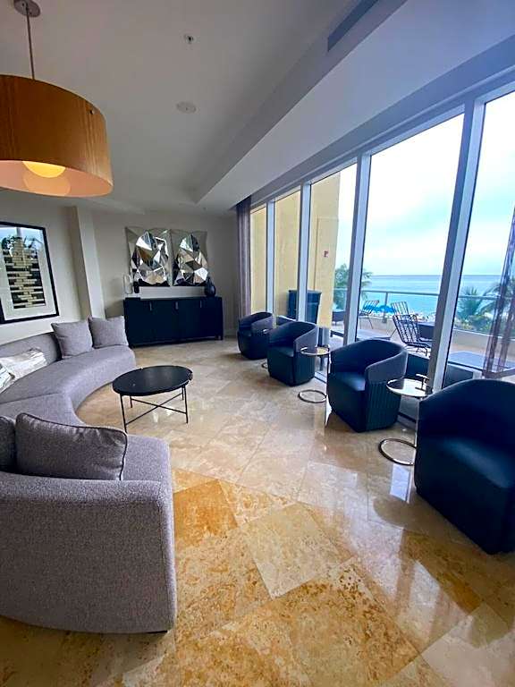 Beautiful 1 bedroom condo on the beach