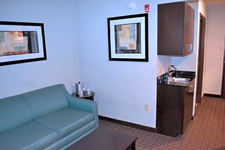 Queen Suite with Two Queen Beds and Sofa Bed - Communications Accessible