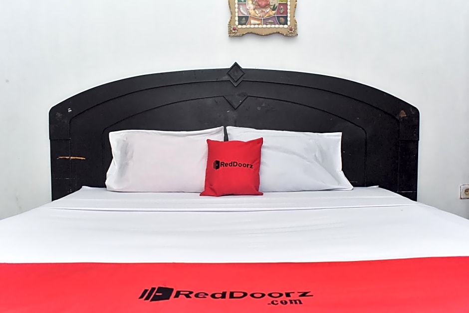RedDoorz Plus @ Tirta Kencana Hotel